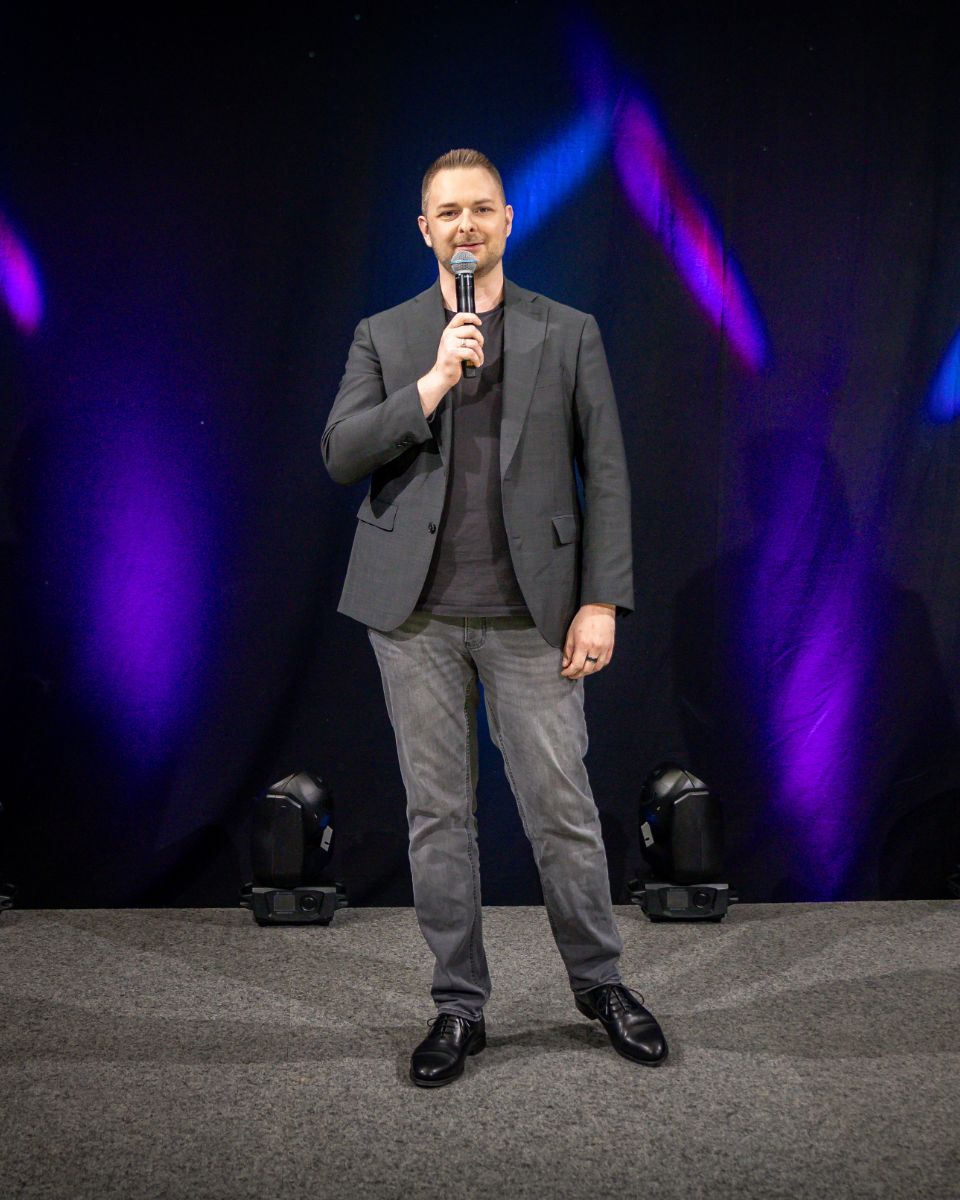 Michael Holtappels auf der Bühne des Founder Summit